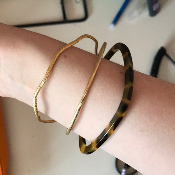 “C” Gold Initial Bangles ✨ - Picture 4 of 4